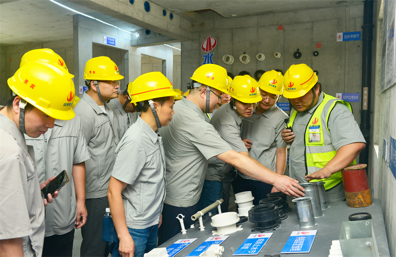 为进一步推进优质客户高效履约，提升交付品质、达成客户满意，2025年6月25日，菠菜导航建设集团在上海组织召开2025年越秀地产、华润置业客户履约推进会。